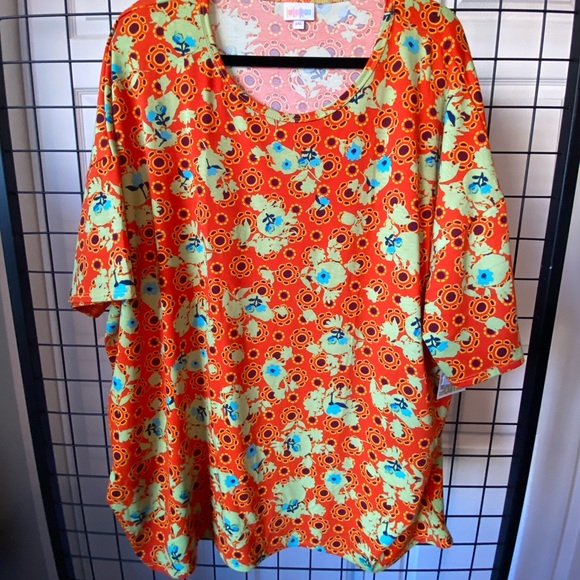 NWT plus size LulaRoe Irma Top - Picture 2 of 6